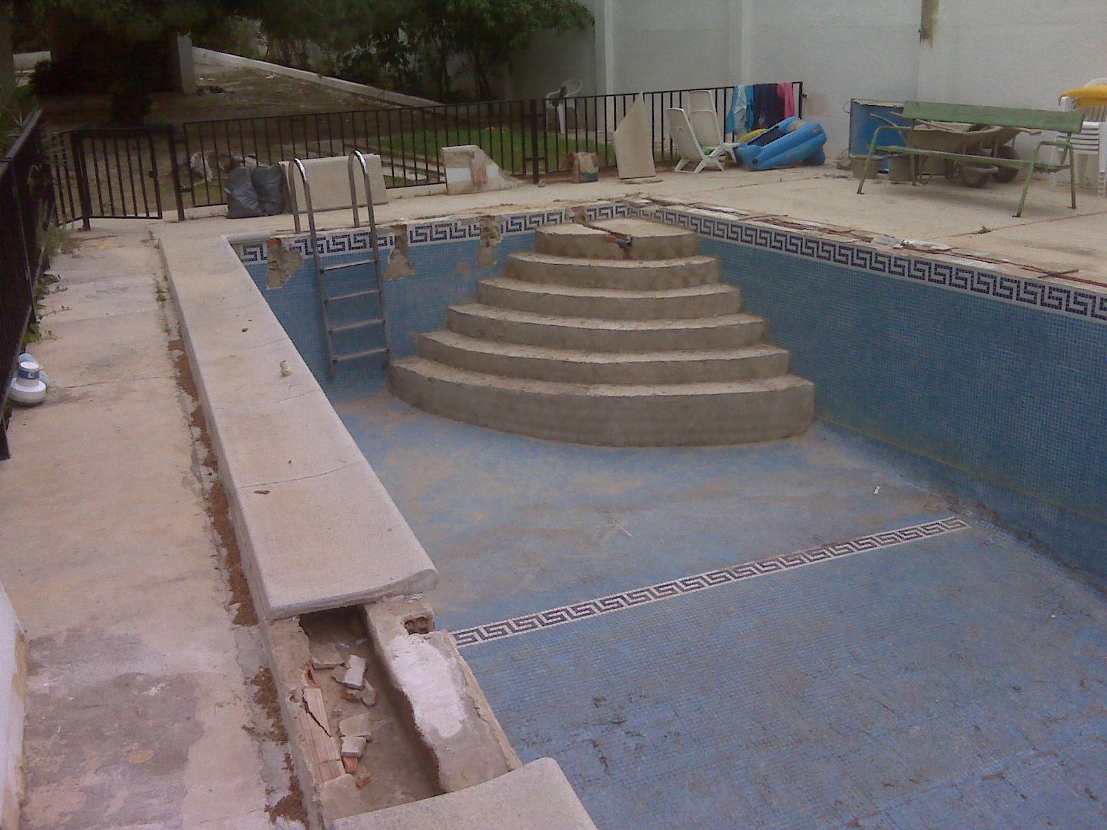 CREACIÓN ACCESO PISCINA